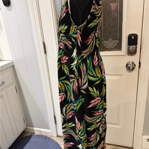 croft & barrow Dresses & Skirts - Croft & Barrow Black Maxi Dress with Colorful Leaf Pattern